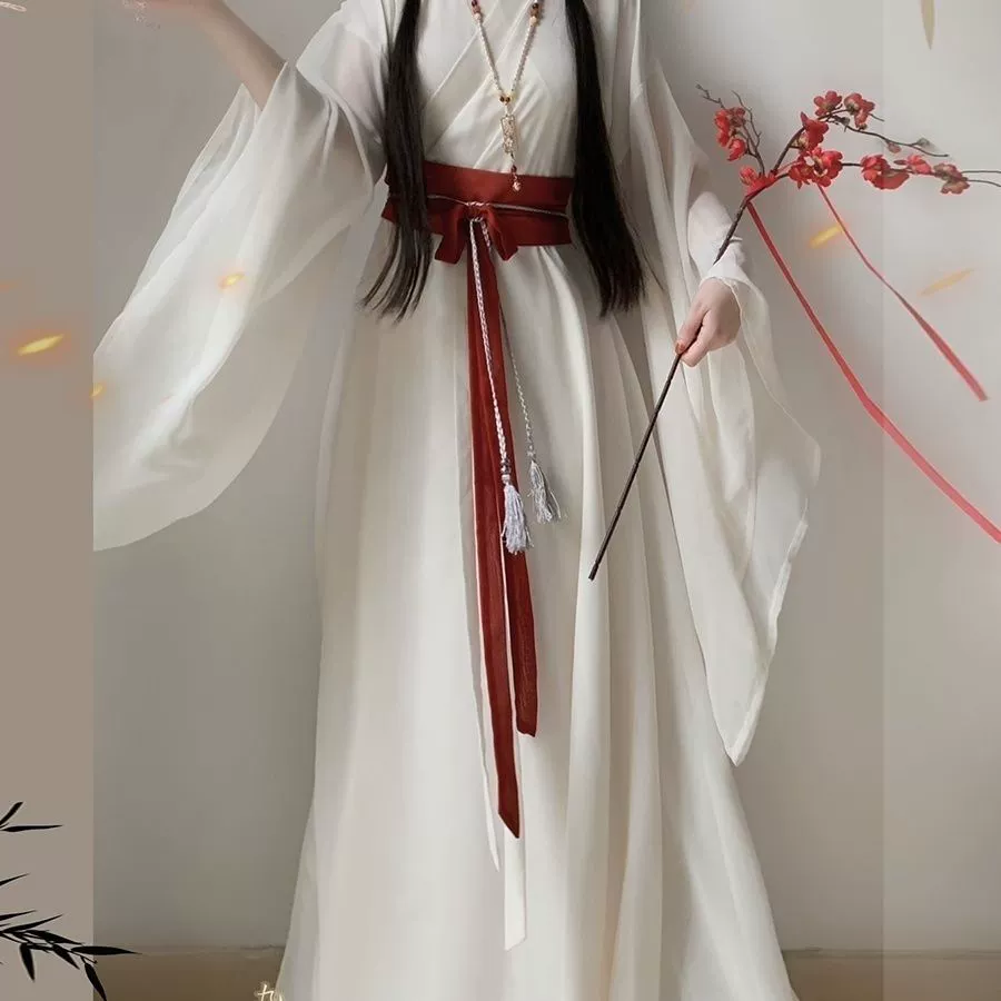 Новый стиль Hanfu для женщин с большими рукавами, перекрестным воротником, неровными большими рукавами и сломанной юбкой, подходящий для повседневного ношения.