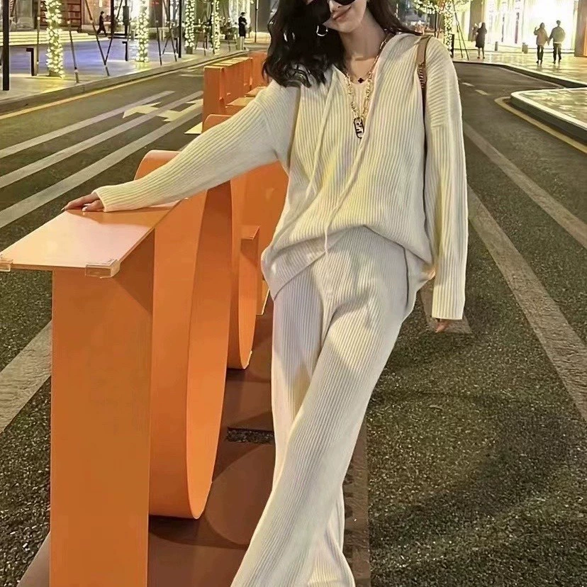 Европейские товары 2024 осень-зима Новый вязаный костюм женская одежда свитер с капюшоном в Корейском стиле повседневные широкие брюки с высокой талией комплект из двух предметов