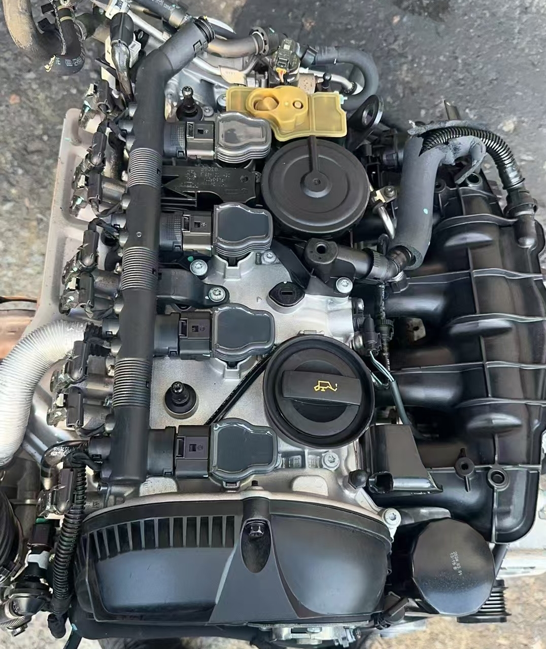 Suitable for Audi 2.0T engine 1.8T A4L A5 A7 A8 Q5 Q7 / Volkswagen EA888 engine