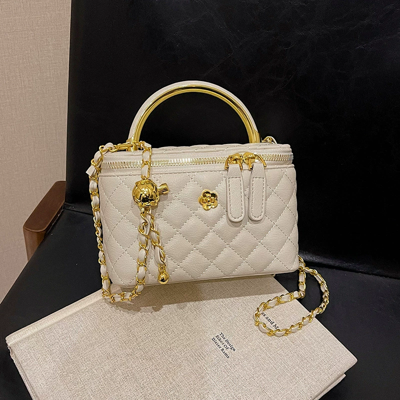Small bag, shoulder bag, small design handheld purse with diamond pattern, high-end, chain bag