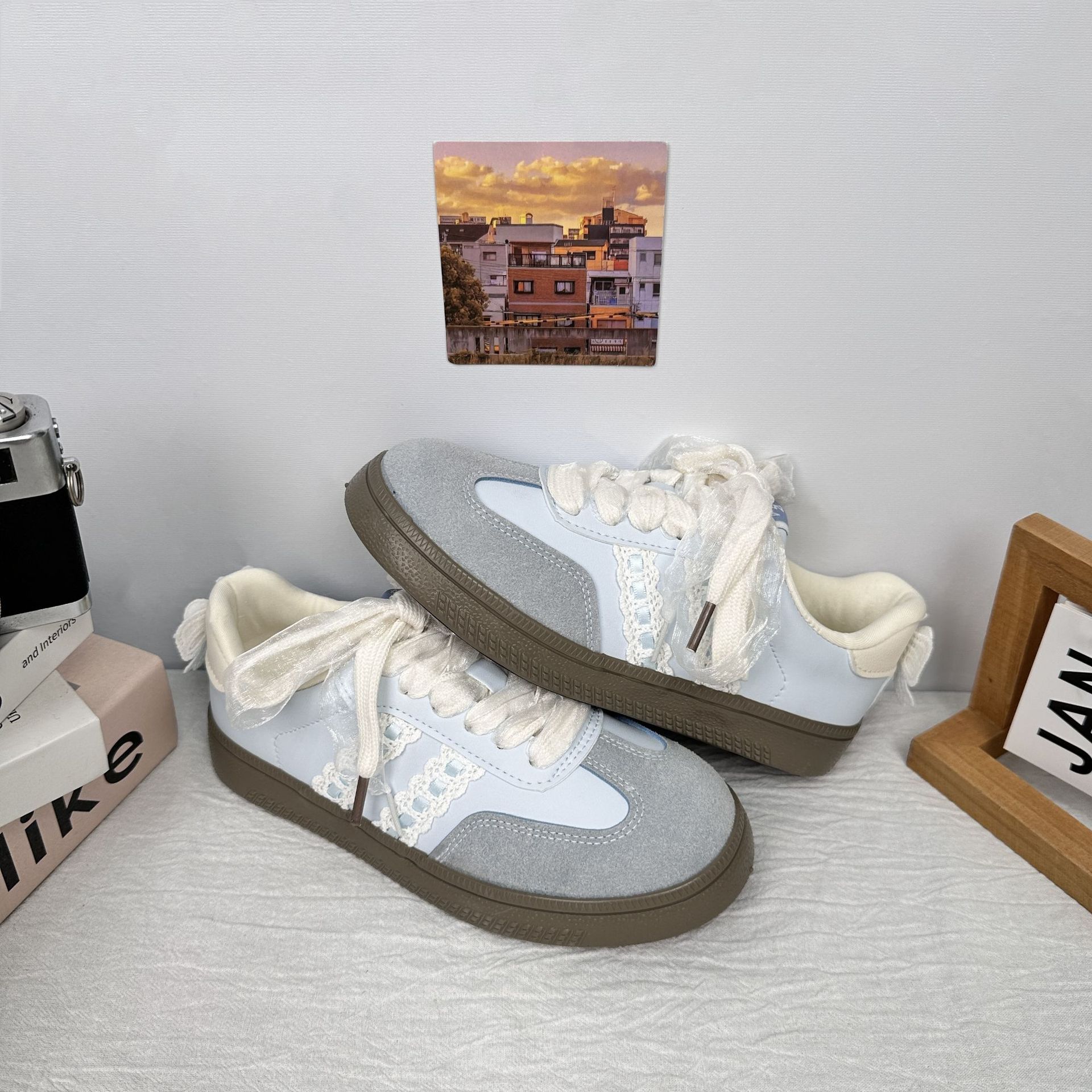 Zapatos de entrenamiento alemanes de suela gruesa de onda lejana para mujer 2025 primavera nuevo clásico retro Forrest Gump zapatillas de costura de encaje