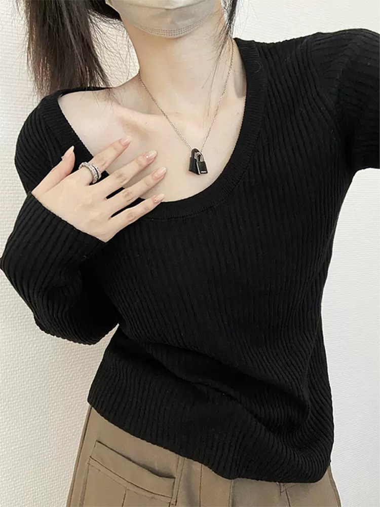 가을 2024 년 새로운 긴 소매 니트 탑 로우 칼라 바닥 셔츠 여성의 가을과 겨울 올해의 인기있는 작은 셔츠