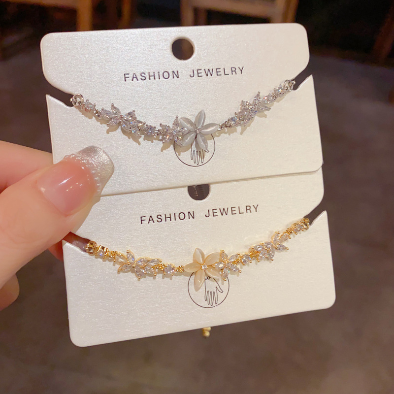 Niche Light Luxury Style Zircon Cat's Eye Flower Pull-Out Bracelet with Personalized and Versatile Design and Super Flash Hand Jewelry Wholesale