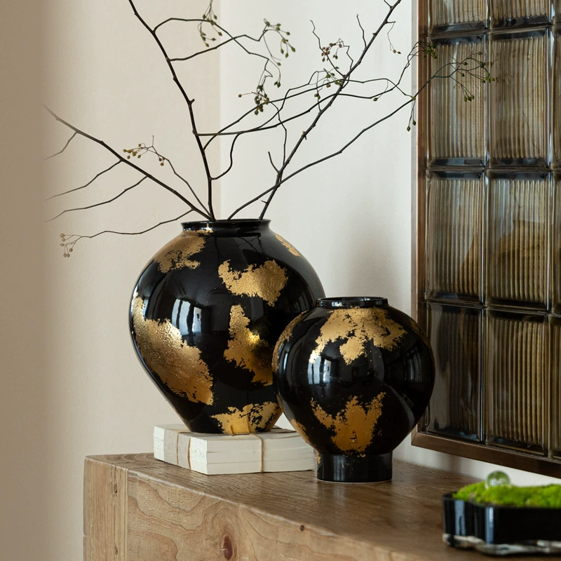 Artisan Thirteen Французская винтажная керамическая ретро-горшок ручной работы с золотой фольгой, большая ваза, круглый цветочный орнамент с большим животом.