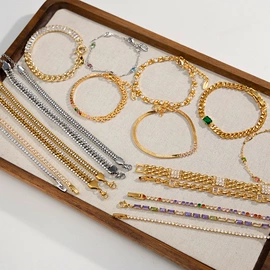 项链;耳钉;戒指