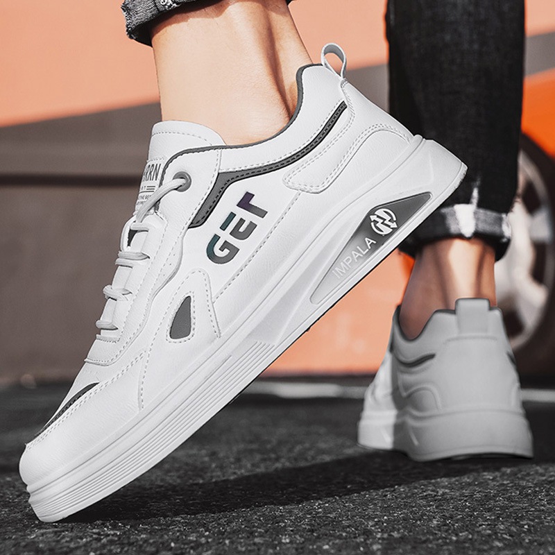 Zapatos de skate para hombres primavera 2025 nuevos zapatos de cuero para hombres zapatos blancos para estudiantes jóvenes zapatos de moda casuales para hombres