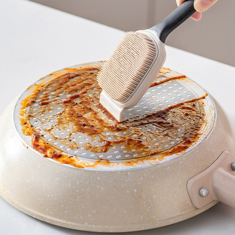 Multifunctional Frying Pan Brush with Long Handle, Powerful Cleaning Brush for Removing Grease and Oil Stains in the Kitchen, Cleans in One Swipe Without Hurting Your Hands