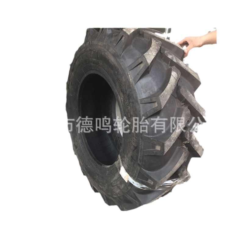 Neumático de espiga radial agrícola 320/85R28 neumático de tractor neumático de vacío puede ser equipado con neumático interior anillo de acero engrosamiento