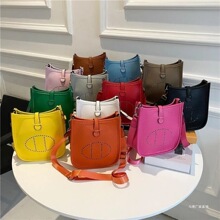 �r��С����Ů2025�¿�ٴ�ͨ�چμ��С������μ�б�����