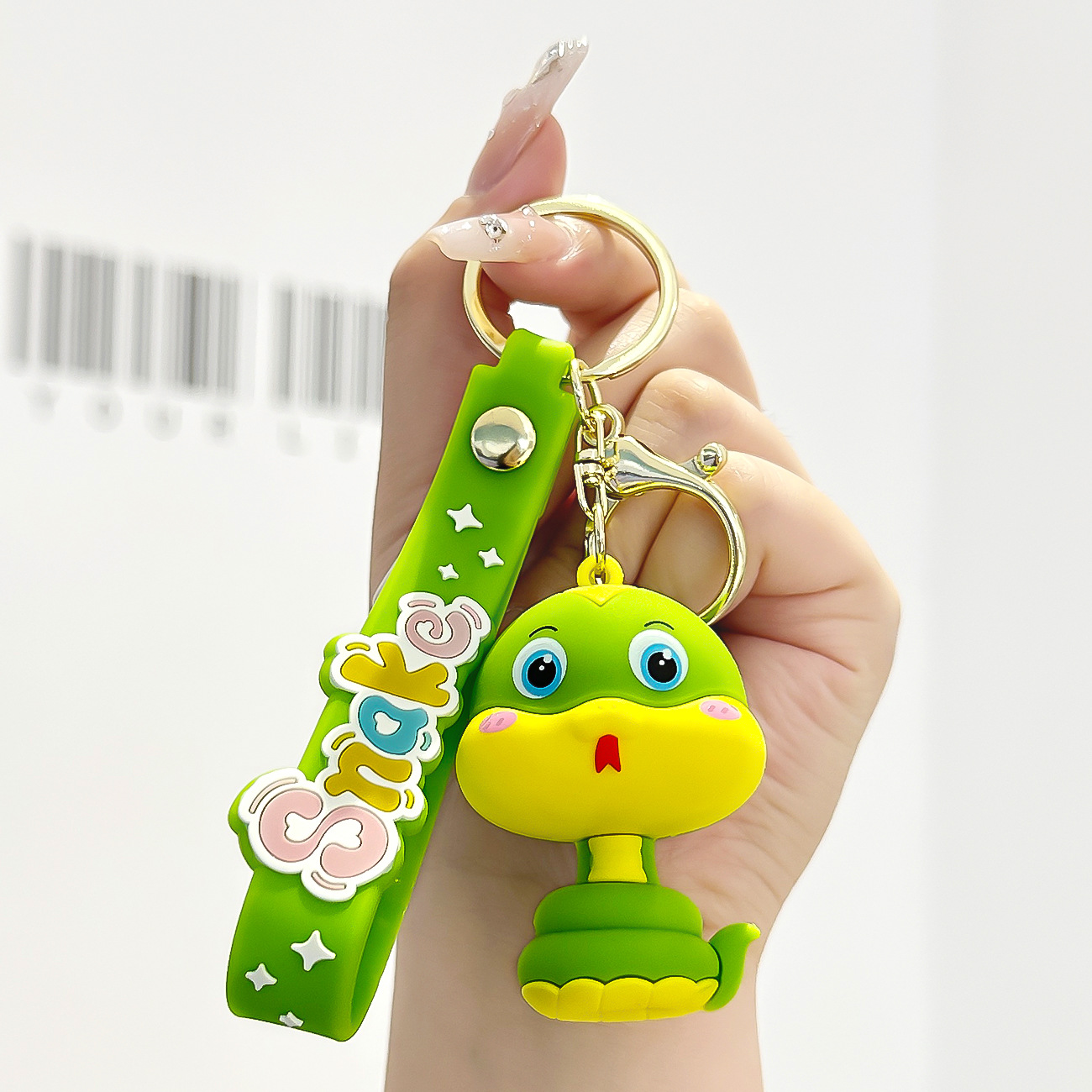 オリジナルの小さい蛇の漫画のキーホルダーはかわいい立体の公仔のカップルのかばんを掛けて精巧な自動車のキーチェーンを飾ります。