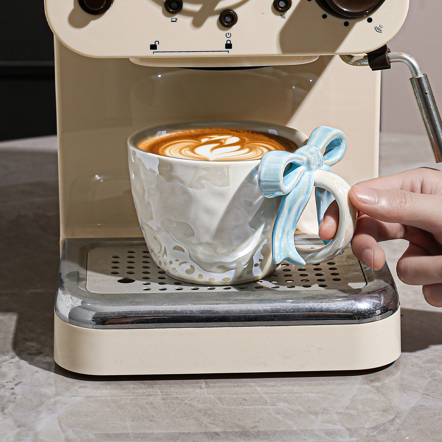 Elegante arco de cerámica de lujo ligero transfronterizo taza de nicho de diseño taza de café para beber agua de oficina amiga