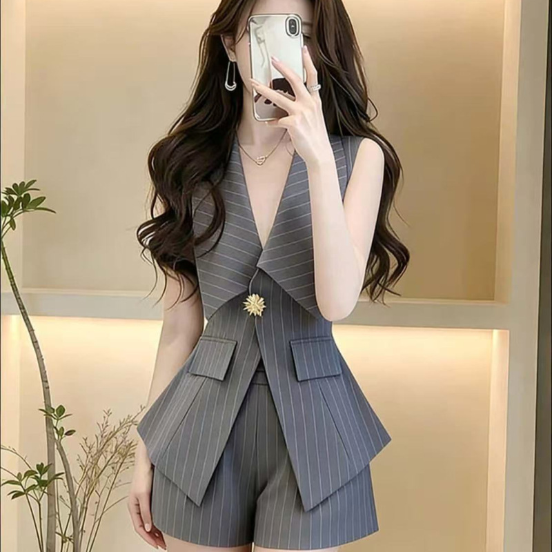 2026 Summer Striped Versatile Youthful Slimming Light Luxury Exquisite High-End Office Commute Waist-Cinching Shorts Set