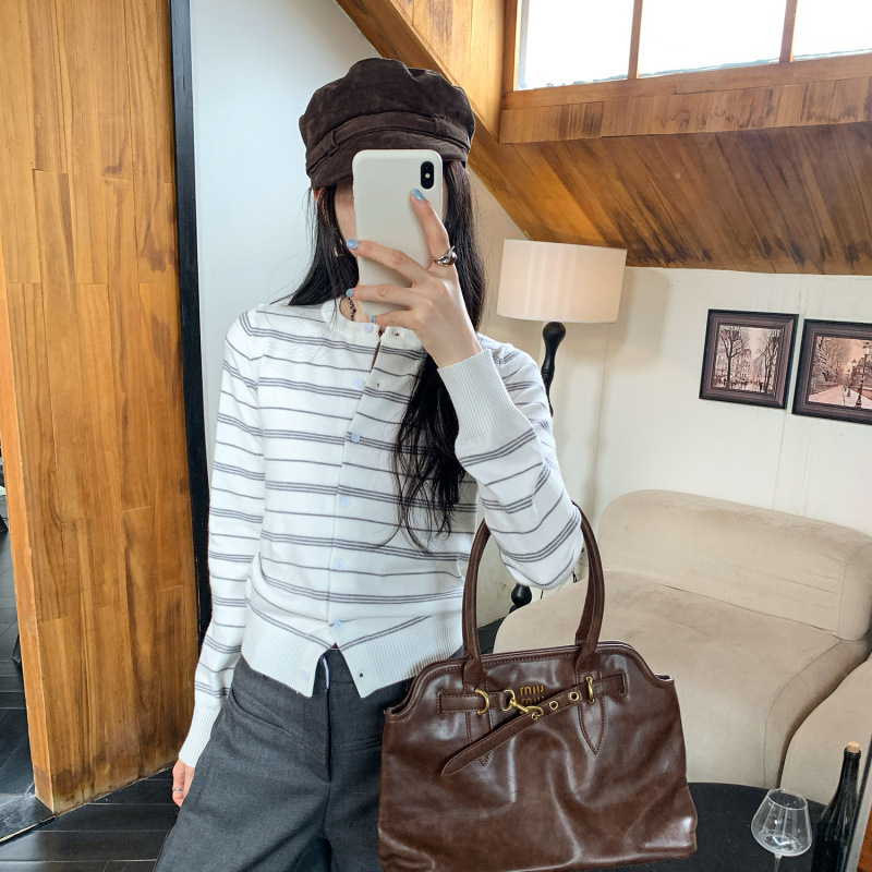 Beautiful and Beautiful Stripesd Knitted Cardigan for Women in Autumn and Winter 2025 New Hot Style with High-End Elegant Top