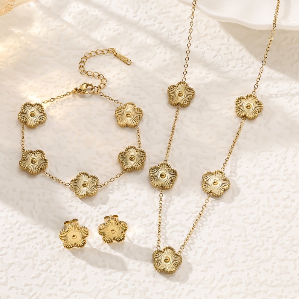 13mm Titanium Steel Non-Fading Lucky Five-Leaf Flower Necklace, Bracelet, and Earring Set for Women, Cross-Border Popular Floral Jewelry
