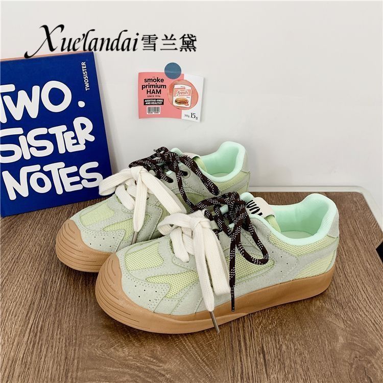 Zapatos blancos transpirables de malla explosiva para mujeres 2024 otoño nuevos zapatos blancos universales ins tren moral de skate casuales.