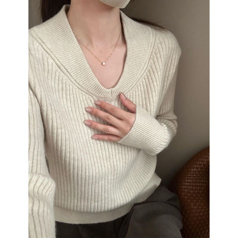 V-neck pullover sweater for women, suitable for autumn and winter, can be worn as an inner layer or on its own, slimming and elegant, long-sleeved knit top V-neck pullover sweater for women, suitable for autumn and winter, can be worn as an inner layer or on its own, slimming and elegant, long-sleeved knit top