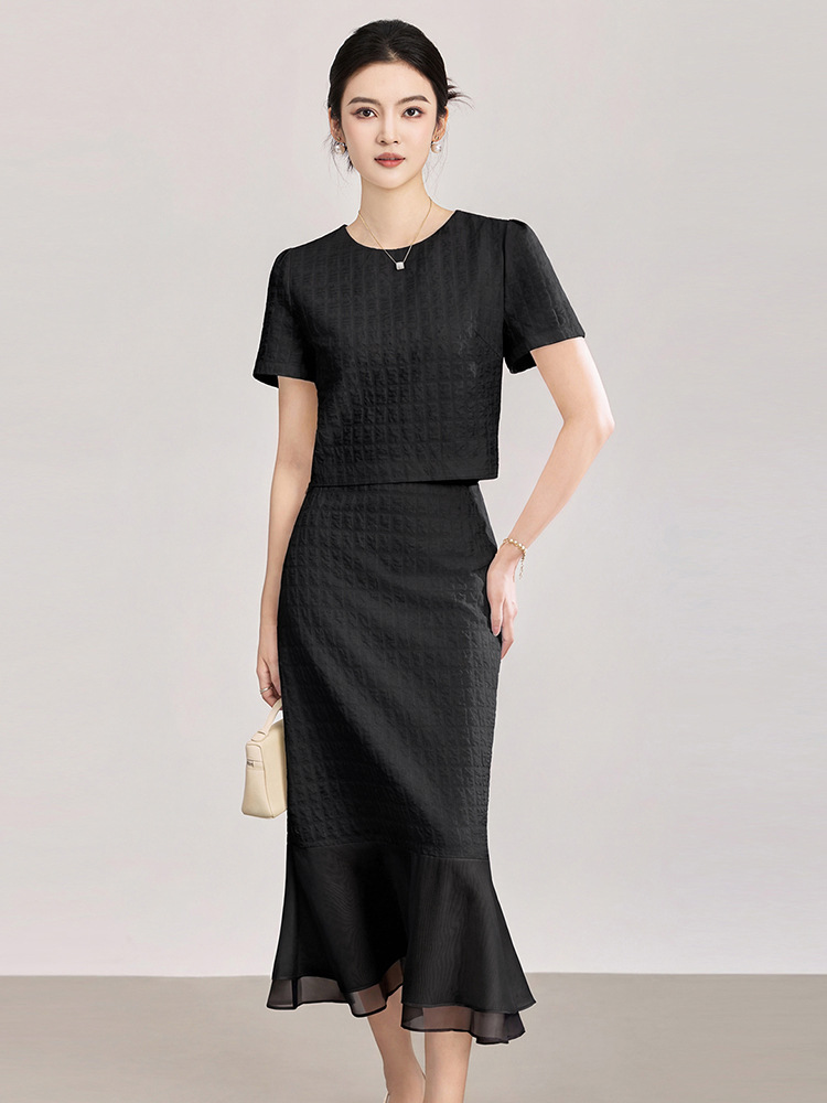 Set áo ngắn phối váy xếp tầng organza nữ tính — màu đen