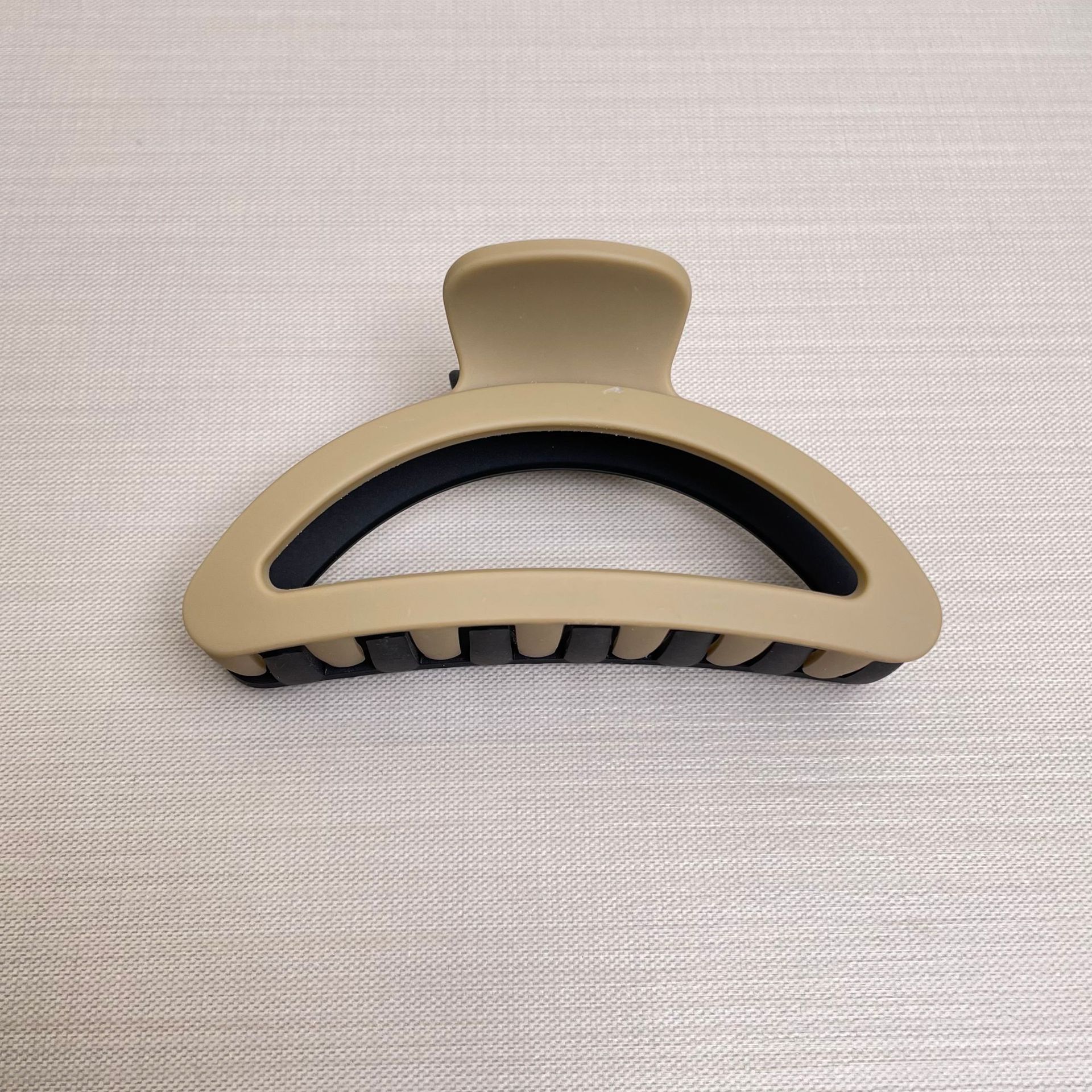 Oufeile superficie de dos colores AB textura esmerilada agarre cuchara trasera femenina alta Cola de Caballo tiburón clip accesorios para el cabello horquilla al por mayor