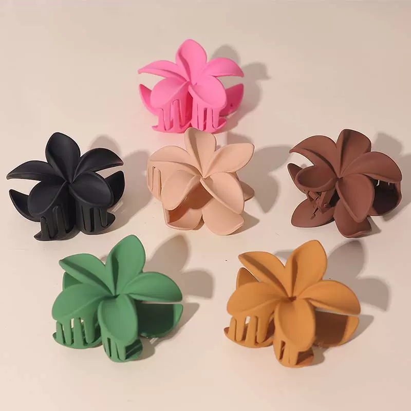 辉运新款跨境糖果色鸡蛋花发爪纯色塑料花朵抓夹镂空简约发夹发饰