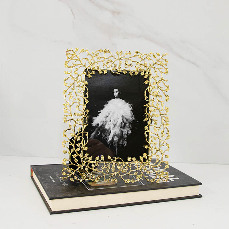 Nordic Golden Photo Frame 6 Inch 7 Inch Table Ornaments Photo Metal Photo Frame Living Room Bedroom Light Luxury Home Decoration Nordic Golden Photo Frame 6 Inch 7 Inch Table Ornaments Photo Metal Photo Frame Living Room Bedroom Light Luxury Home Decoration