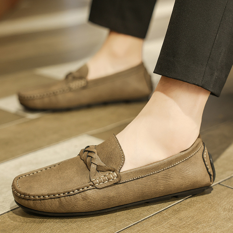 2025 verano nuevo estilo Doudou zapatos hombres versión coreana de un pie perezoso simple transpirable zapatos de cuero casuales para hombres fondo suave para hombres