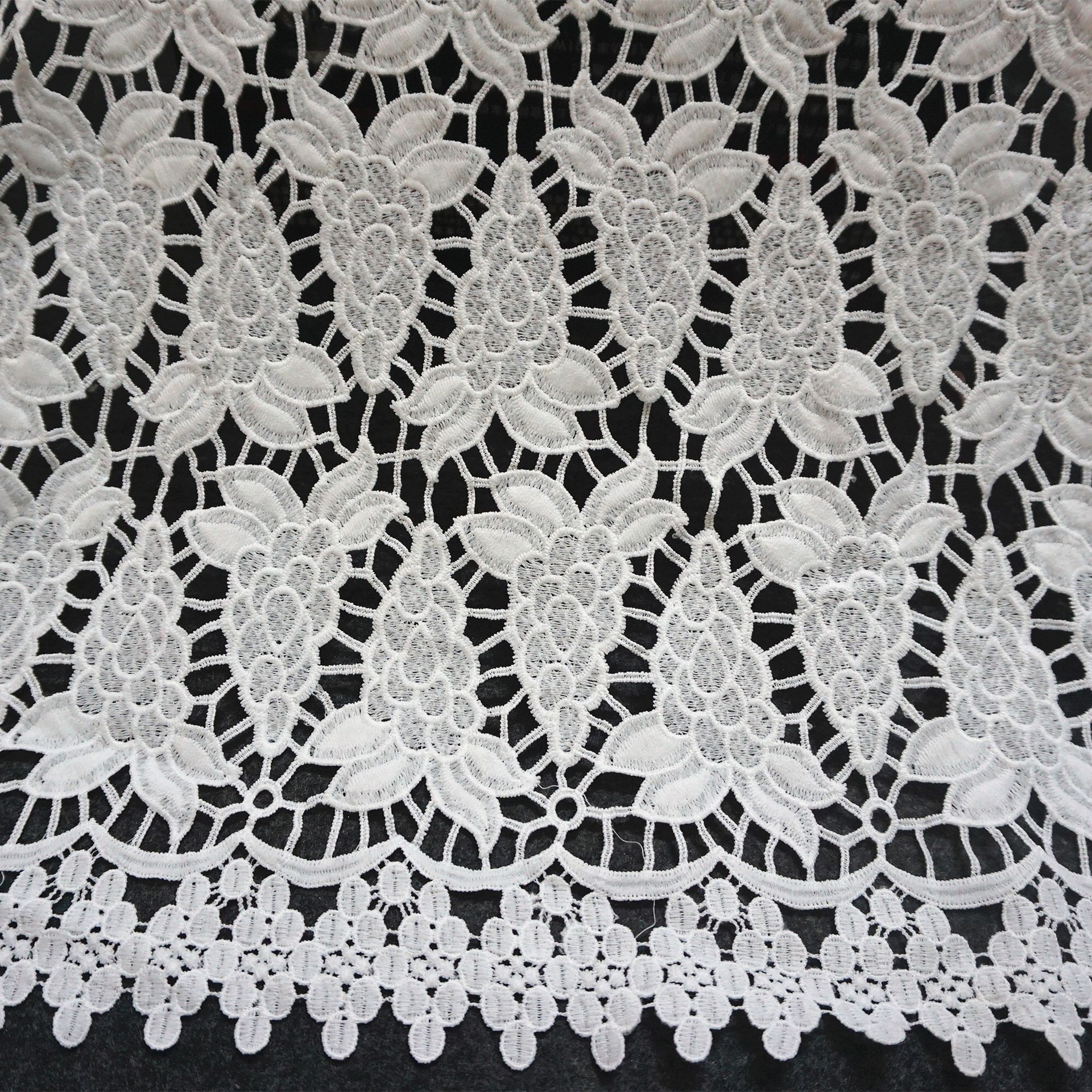 精品新款牛奶丝水溶面料 品牌女装葡萄刺绣衣摆装饰花边辅料