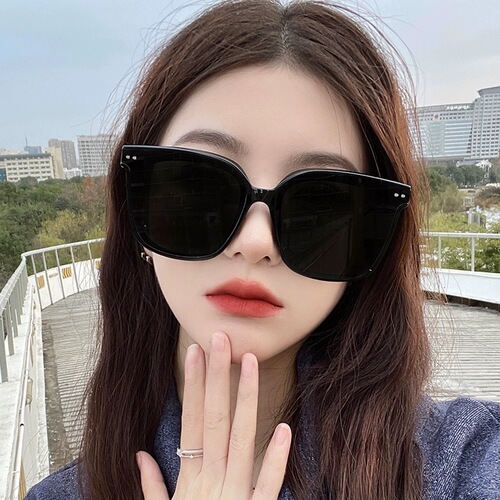 Fashionable and versatile new style sunglasses, square women's glasses, concave shape, slimming summer sunglasses