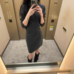 【现货】秋季高级设计感气质穿搭新款纽扣针织衫上衣短裙两件套装