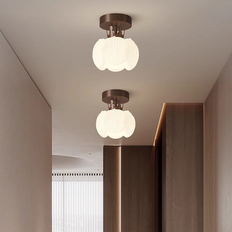 Lámpara de techo de pasillo de viento crema Lámpara de pared de flores creativas Candelabro de cabecera de dormitorio Candelabro de restaurante moderno simple