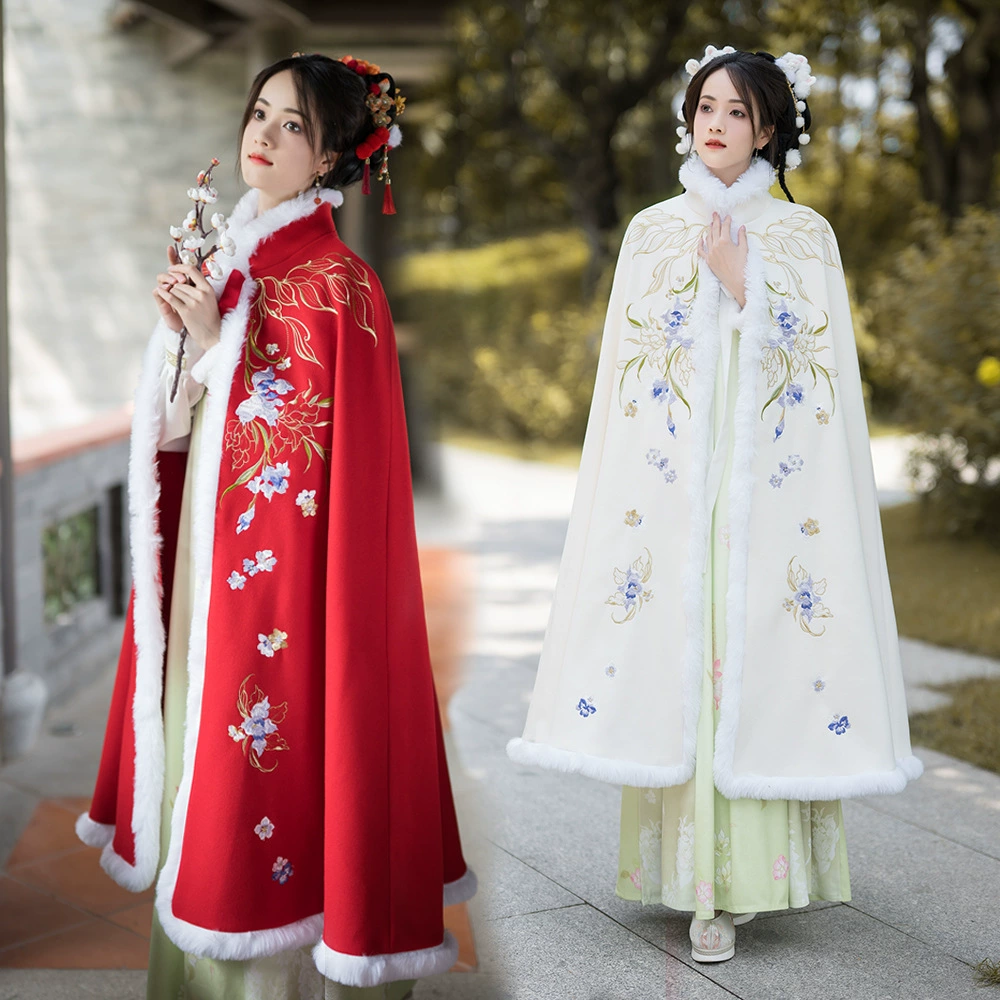 Бархатный плащ с вышивкой в китайском стиле