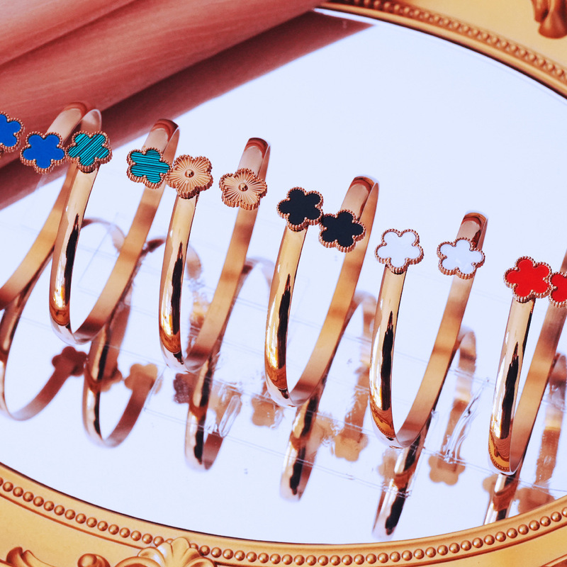 Cross-Border Bracelet with a Light Luxury and High-End Feel, Lucky Five-Leaf Clover Bracelet That Doesn'T Fade, Simple and Fashionable Gold Bracelet for Women