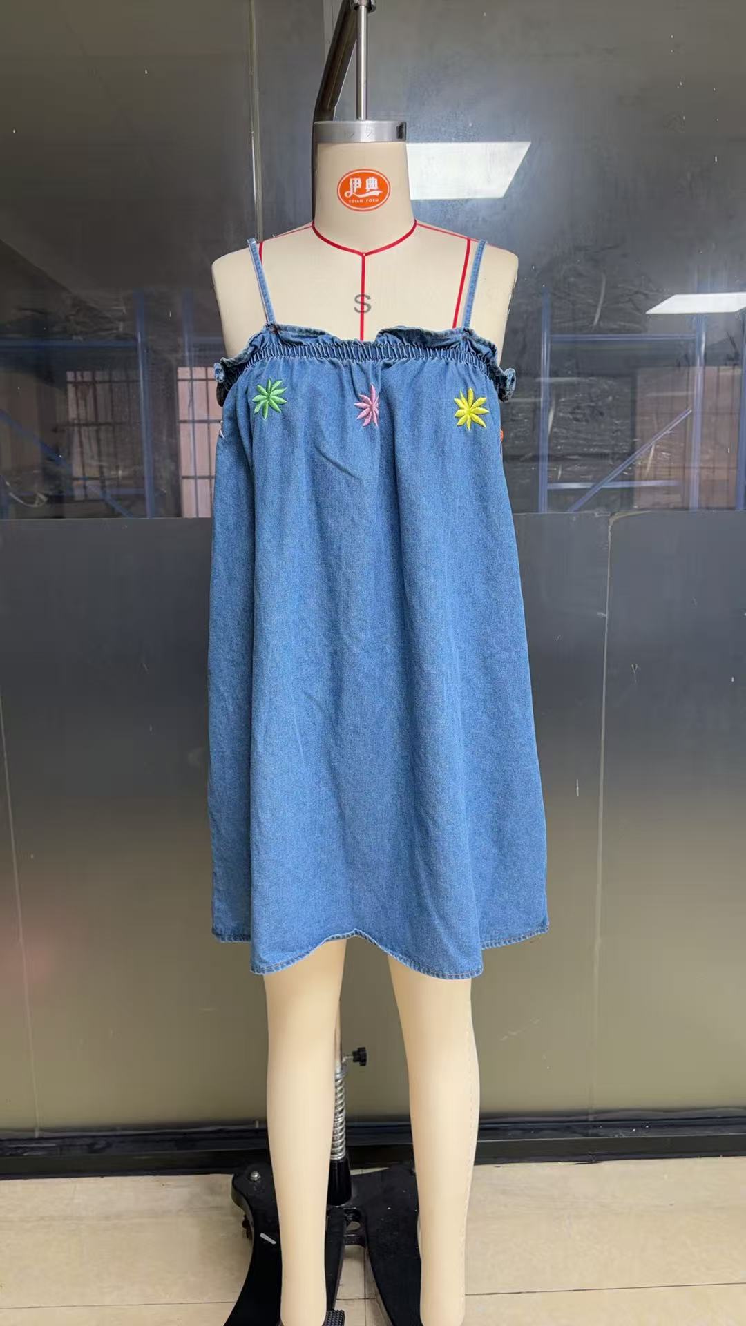 Women's Denim Suspender Dress New Style Floral Embroidery Loose A-Line Short Skirt_ecoleips.com