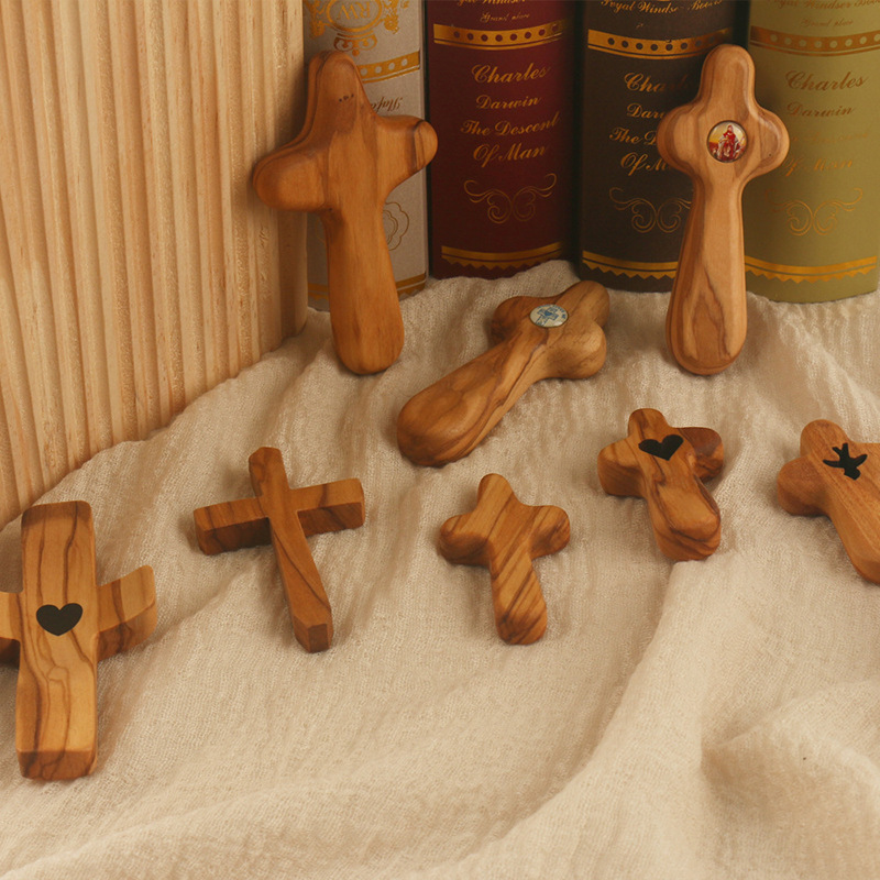 Cross-border foreign trade olive wood cross pendant, solid wood decorative ornament, Easter gift wooden craft