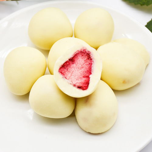 Internet celebrity snack Tonys Teyi Po whole freeze-dried strawberry chocolate with filling 60g bag casual wholesale