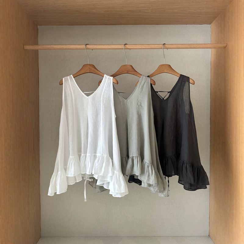 Summer comfortable and lightweight ramie back-tie open-back loose ruffle hem V-neck sleeveless tank top shirt Summer comfortable and lightweight ramie back-tie open-back loose ruffle hem V-neck sleeveless tank top shirt