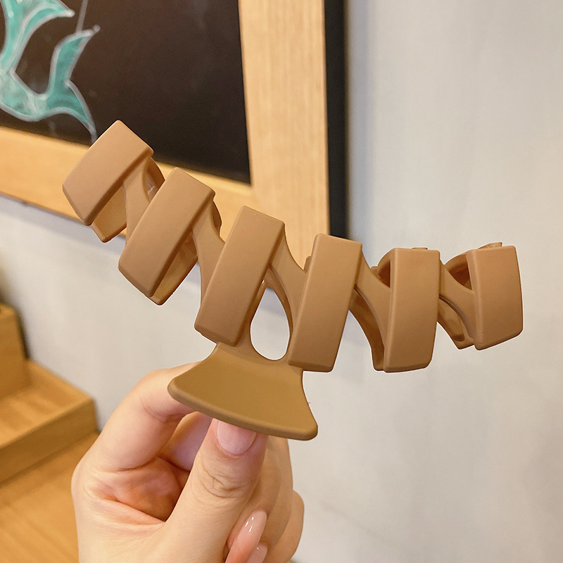 Gran tiburón clip leche serie café clip de pelo mujer cabeza espalda temperamento simple pelo agarre horquilla moda pelo accesorios al por mayor