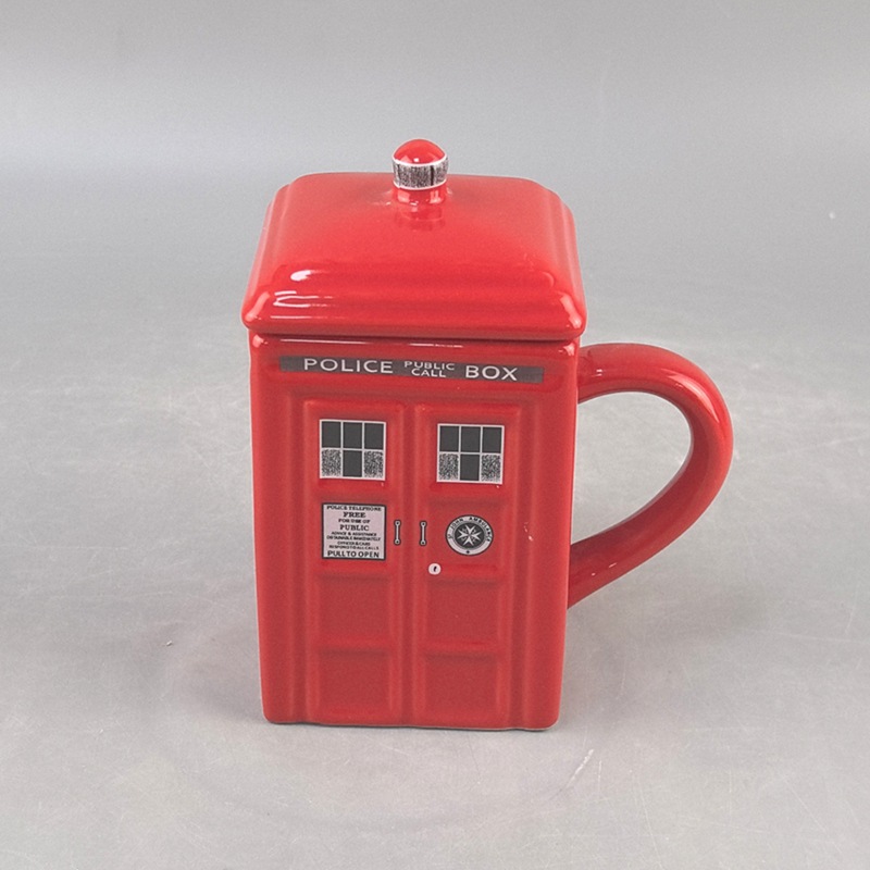 Personalizado creativo transfronterizo retro cabina de policía británica taza taza de cerámica cabina telefónica taza de cerámica con tapa marca de novedad
