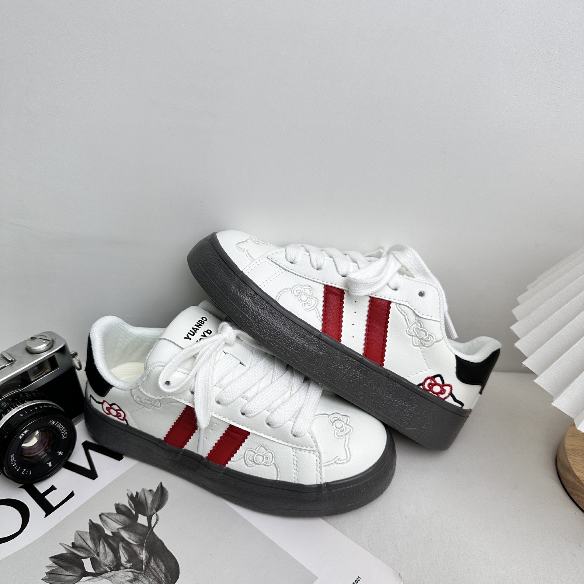 Yuanbo2025 primavera nueva variedad de zapatos de skate para estudiantes, zapatos de lienzo coreanos de Harajuku, zapatos de nicho, zapatos blancos