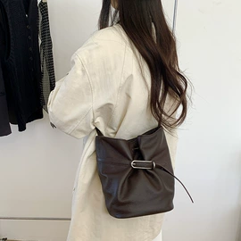 女士单肩包;腋下包;女士斜挎包