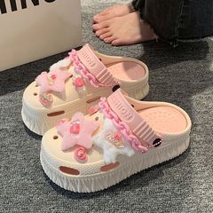 厚い底の穴の靴の女性のタイプの夏の外は2025新型の高くなる砂浜の滑り止めの屋外の包頭の防臭のサンダルを着ます。
