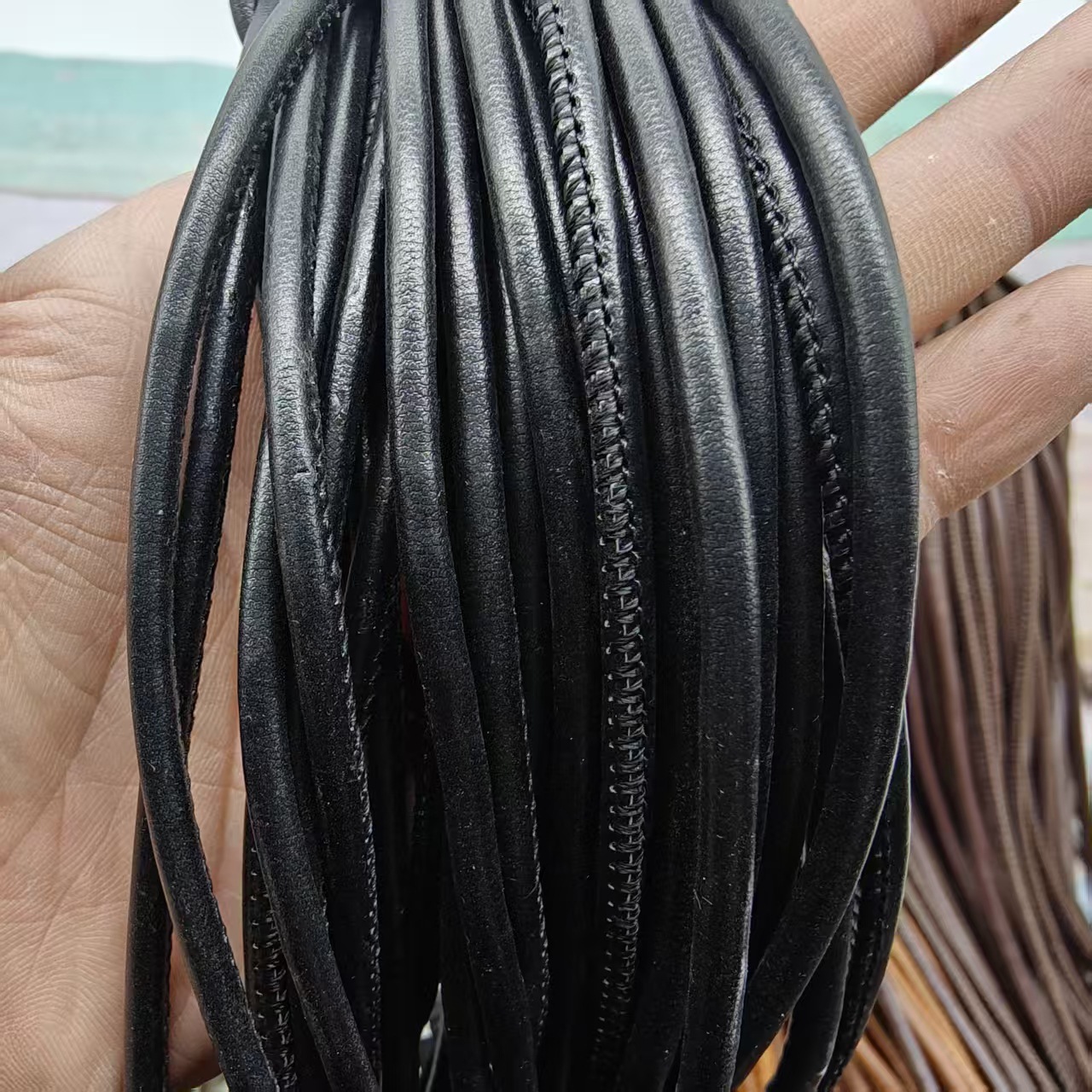 厂家批发手工车缝线包芯服装辅料pu皮革绳子饰品配件圆绳DIY皮绳