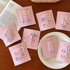 星のヘアピンが可愛い前髪クリップの前の額を挟んで、女性のサイドに髪を砕きます。