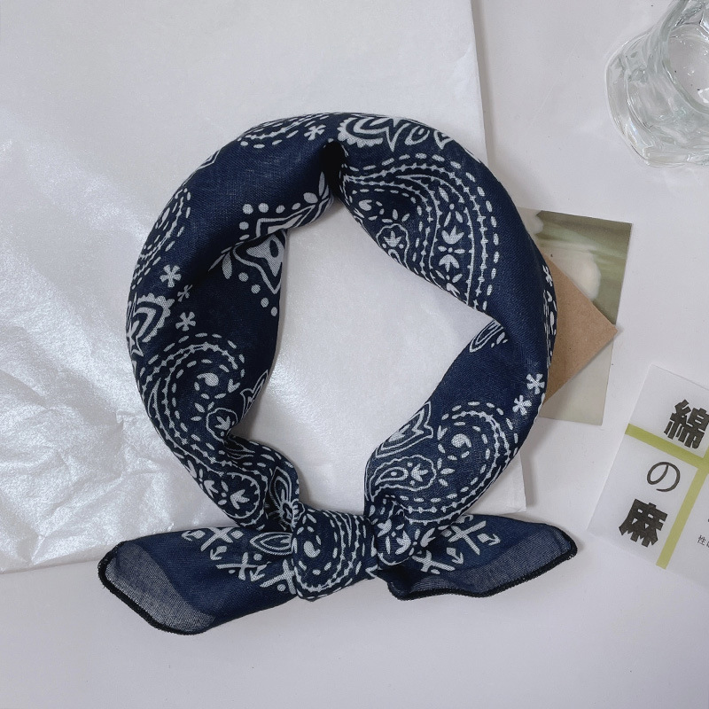 Pañuelo pequeño cuadrado de algodón y lino con estampado de flor de cachemira, estilo nuevo otoño-invierno 2026, pañuelo de cuello pequeño transpirable y cálido para mujer, estilo artístico.