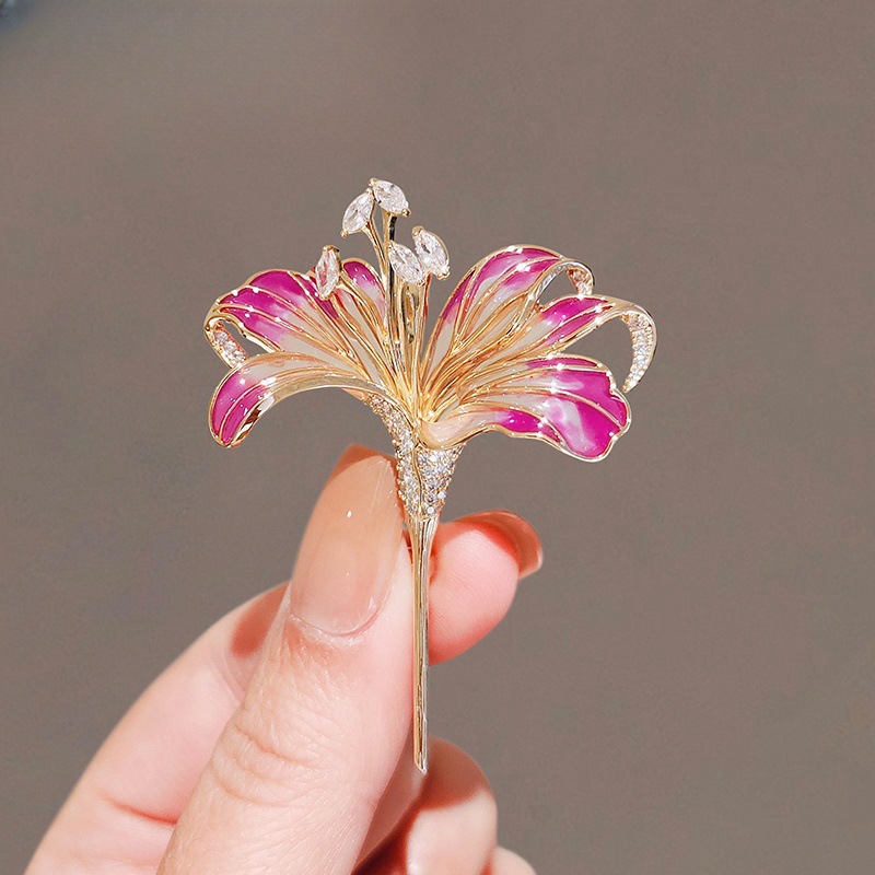 Brooch floral