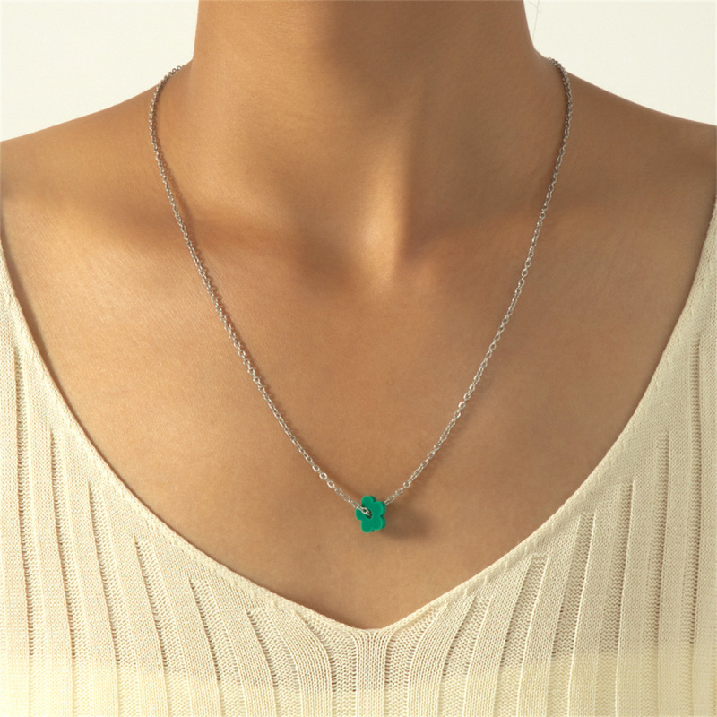 Casual Retro Style Silver Chain Necklace with Various Colors of Small Flowers and Unique Designs, Which Can Be Used for Daily Gatherings Casual Retro Style Silver Chain Necklace with Various Colors of Small Flowers and Unique Designs, Which Can Be Used for Daily Gatherings