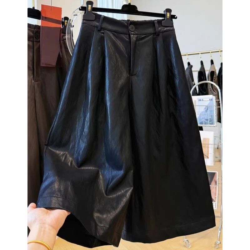 High-end, stylish, and incredibly flattering elastic-waist A-line wide-leg pants for women, perfect for autumn, with a retro and casual vibe, and a PU leather finish High-end, stylish, and incredibly flattering elastic-waist A-line wide-leg pants for women, perfect for autumn, with a retro and casual vibe, and a PU leather finish