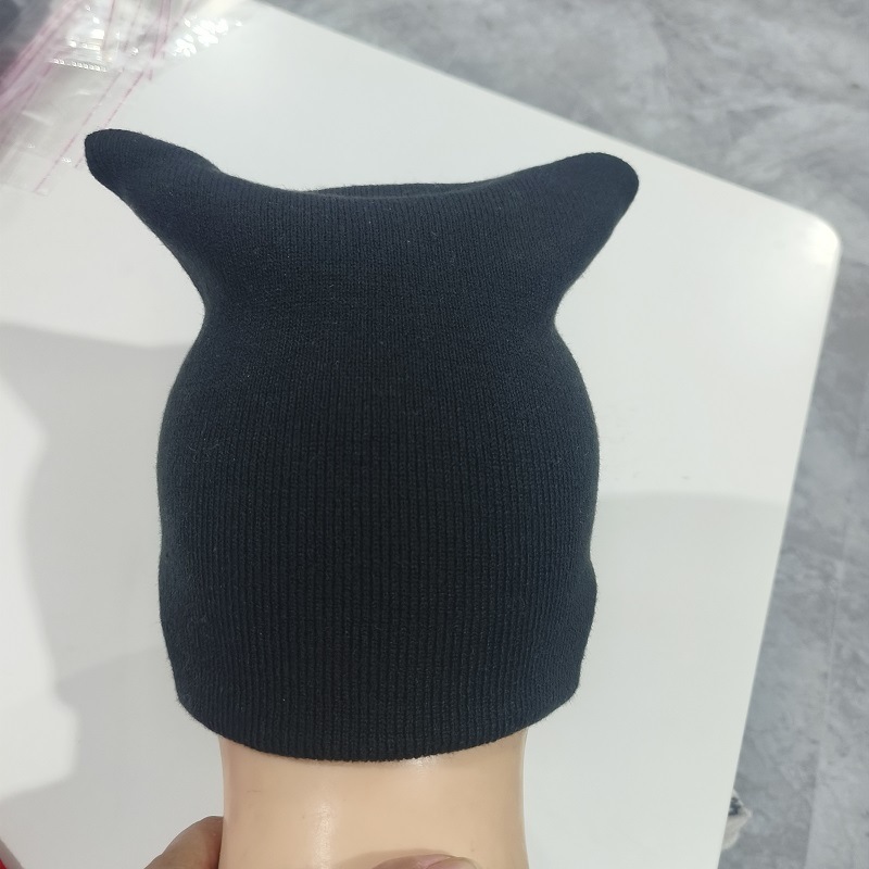 Sombreras de punto personalizadas otoño y invierno orejas de gato protector de orejas sombreros de lana gorras de hombre y mujer lindas 2 esquina calentamiento gorras frías