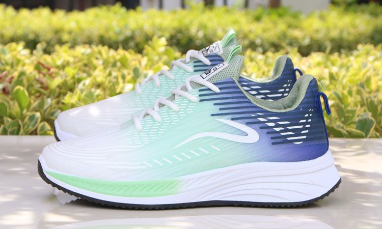 2024 Neue Ice Silk Junior High School Sports Frühlings- und Sommermode Herren-Laufschuhe mit atmungsaktiven_voghion.com