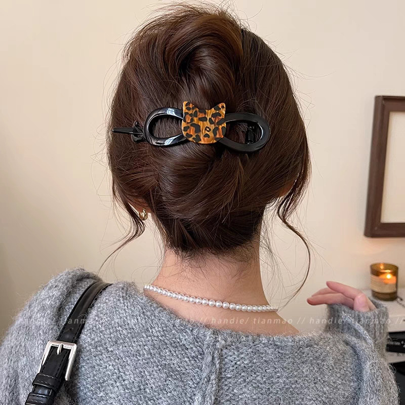 後頭部にツイストクリップが付いた新しいスタイルのワンラインヘアクリップ、軽い高級感と高級感のあるヘアクリップ、女性用のアヒルのくちばしクリップヘッドドレス|undefined
