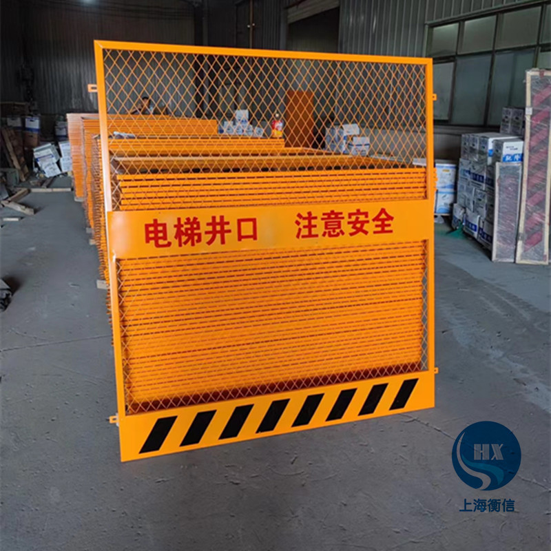 上海现货建筑施工安全门 电梯井防护门升降机防护网 铁丝网钢板网